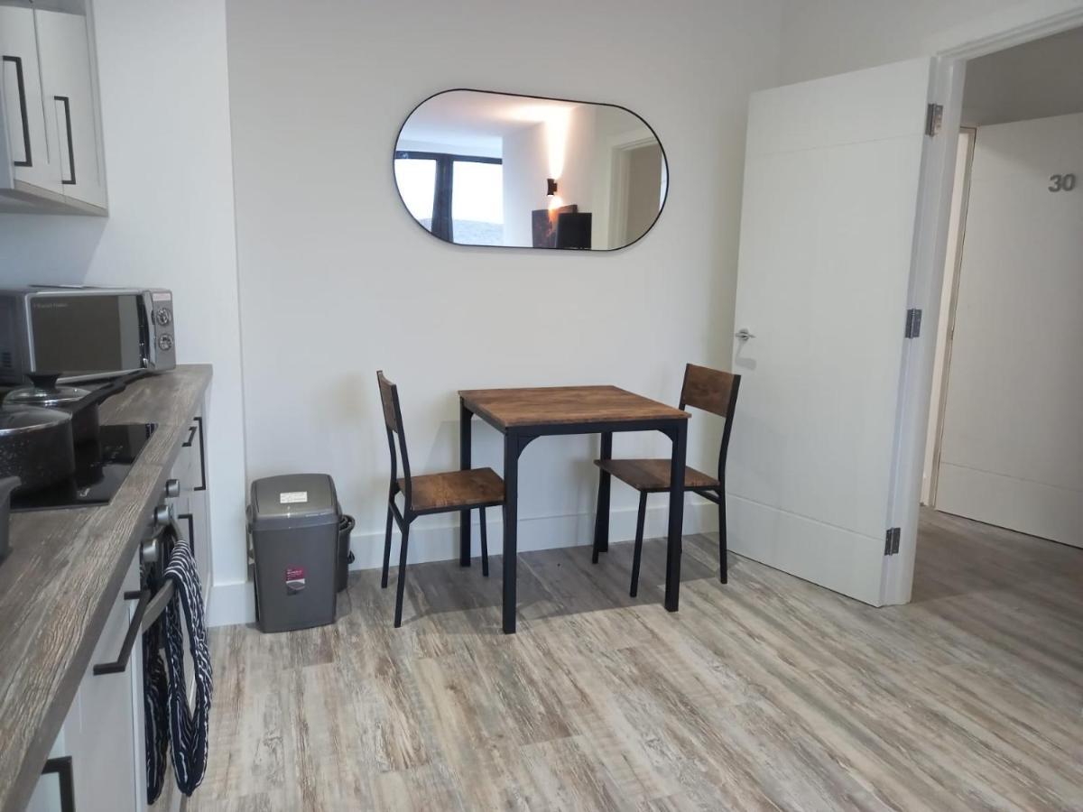 Kingsbridge Point - Cosy One Bed Apartments Near Town Centre, Swindon Exterior photo